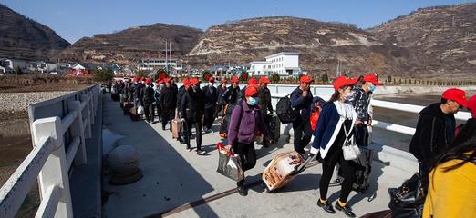 勞務(wù)產(chǎn)業(yè)撐起致富夢 綠化服務(wù)開出增收花——甘肅武山打造農(nóng)民增收“鐵桿莊稼”